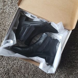 *NWT* Ecco New York Ladies Gore Black Booties